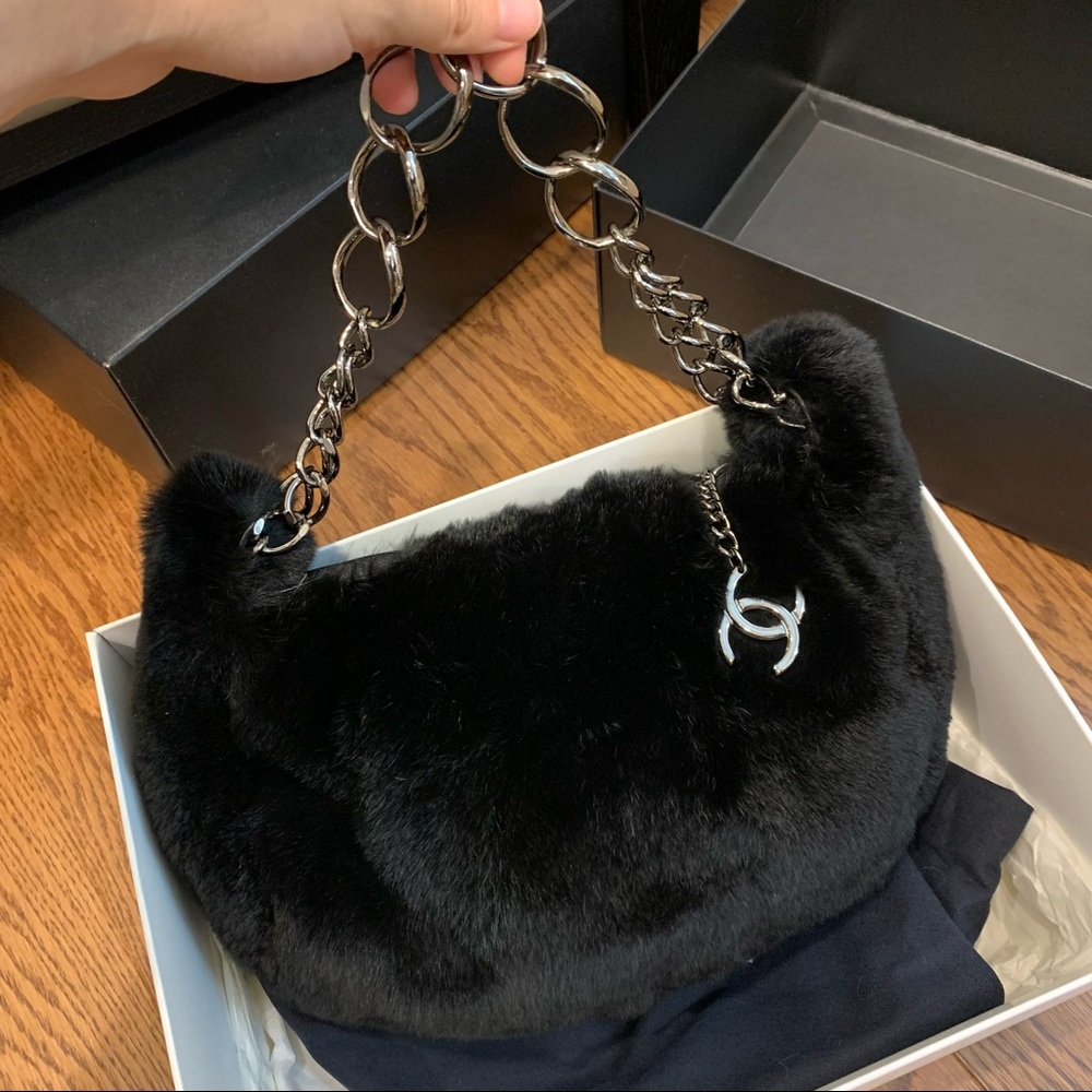 Chanel vintage rabbit fur chain hobo hand bag